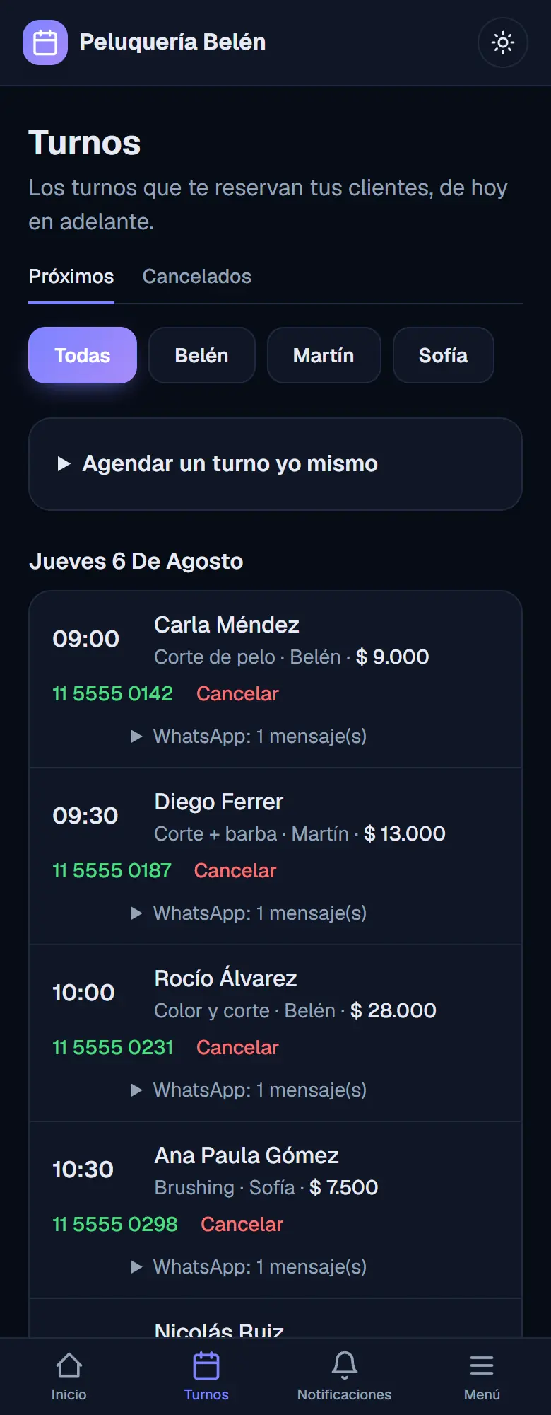 Lista de turnos del día con horario, nombre del cliente, servicio, profesional, precio, teléfono y el estado del WhatsApp